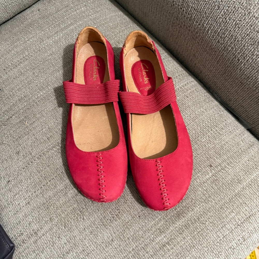 Clarks Artisan Mary Jane Flats Red Leather Whipstitch 7B Excellent Never Worn